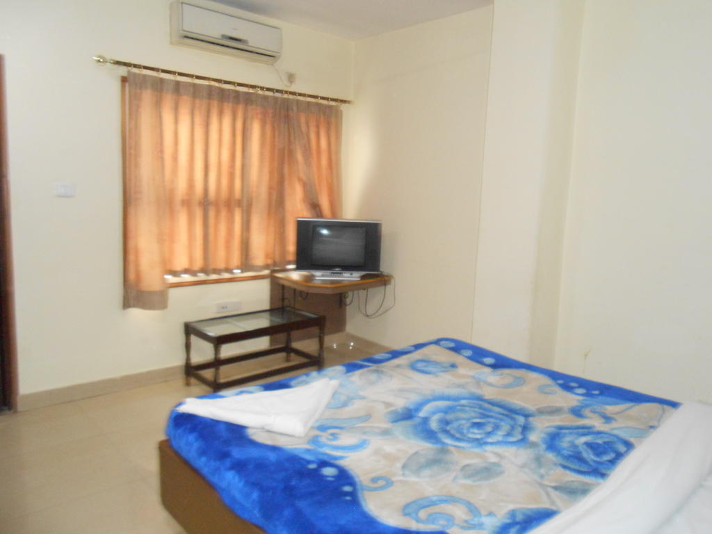 Hotel Fame City Guwahati Room photo