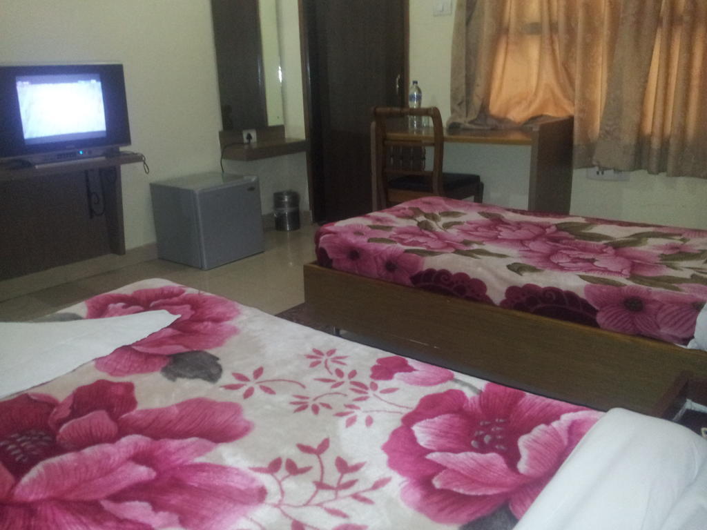 Hotel Fame City Guwahati Room photo